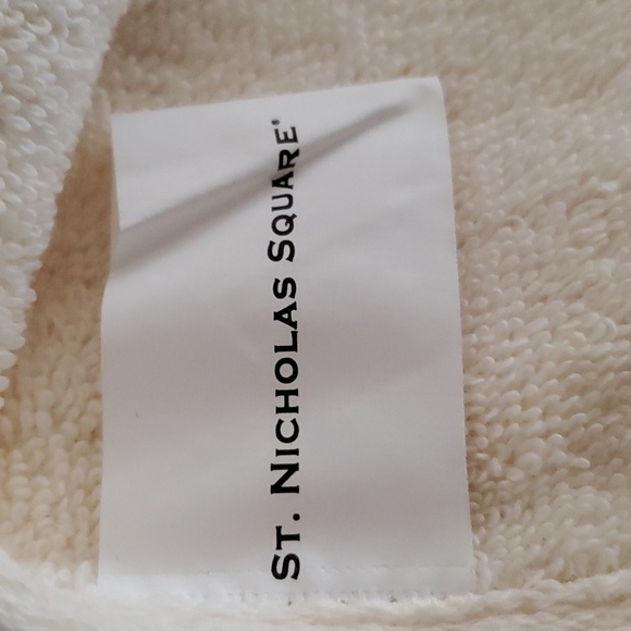 Angel Bath Towels and Soap Dispenser - Picture 8 of 10